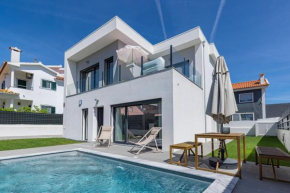 Poolside oasis by Caparica beach